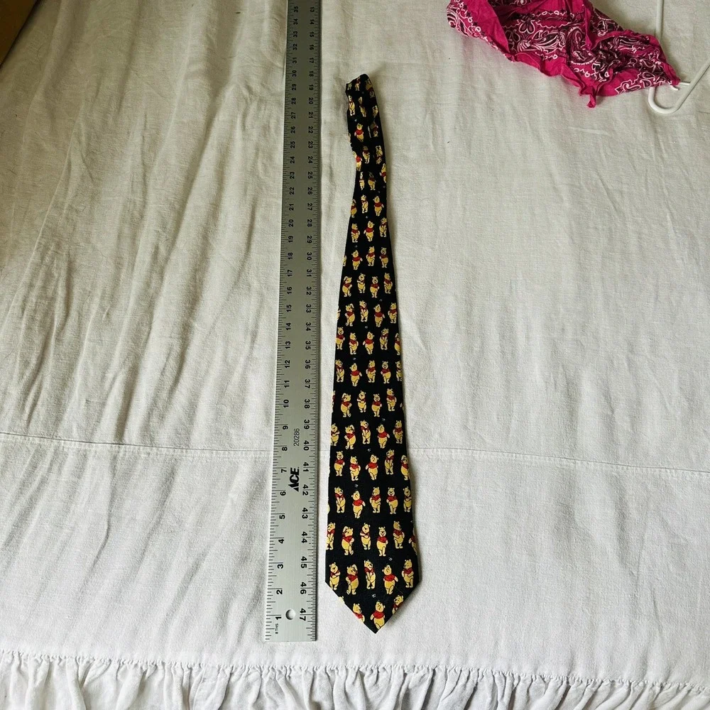 THE DISNEY STORE Tigger Winnie The Pooh Frolic in the Leaves 100% Silk Neck Tie